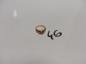 1 bague en or bicolore ornée de petits diamants (Td48). PB 5,4g