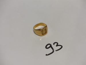 1 chevalière en or plateau en or poli et granité (Td58). PB 11,1g