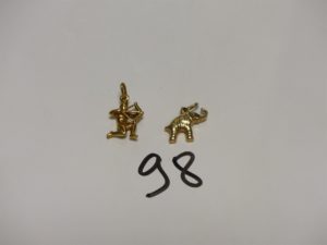 2 pendentifs en or (1 tireur à l'arc, 1 éléphant). PB 6,2g