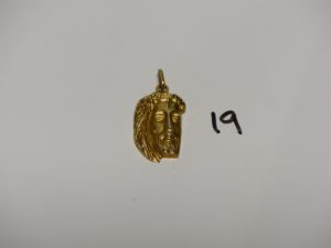 1 Pendentif du Christ en or (Hauteur 4cm). PB 5,8g