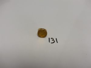 1 Bague en or ornée d'une pièce de 10Frs (Td50). PB 7,3g