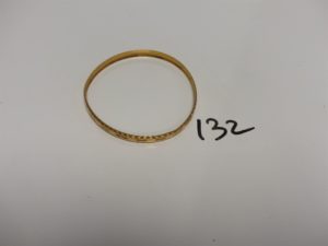 1 Bracelet en or rigde et ouvragé (Diamètre 6,5cm). PB 7,7g