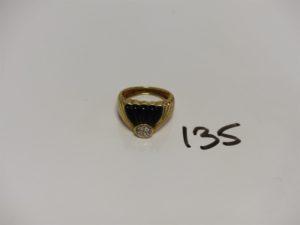 1 Bague en or ornée de pierres noires et petits diamants (Td55). PB 5,7g