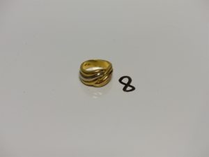 1 bague bicolore ciselée en or (dt54). PB 8,8g