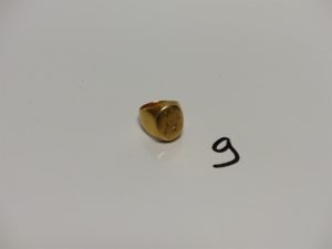 1 chevalière gravée en or (td47). PB 9,3g