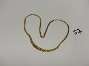 1 collier maille festonée en or (L42cm). PB 7g