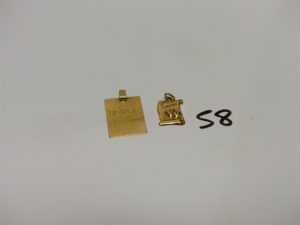 2 pendentifs plaques gravées en or. PB 3,5g