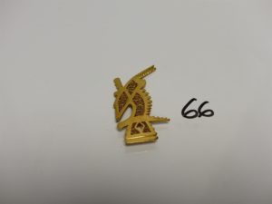 1 broche en or à décor d'une antilope (H6cm). PB 17g