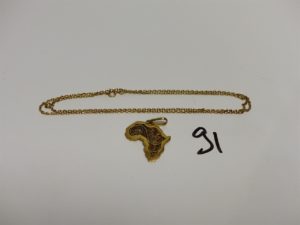 1 chaîne maille forçat en or (L57cm) et 1 pendentif en or à motif filigrané. PB 10g