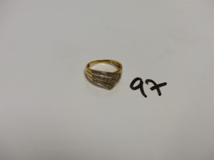 1 bague bicolore en or ornée de petits diamants (Td56). PB 3g