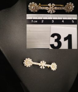 1 Broche barrette en or jaune & platine sertie de diamants (L 4,5m). PB 6,5g