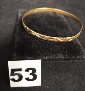 1 Bracelet en or rigide ciselé ( Diam 6,5cm). PB 9,7cm