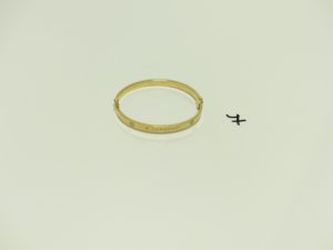 1 Bracelet en or articulé et ouvragé (Diamètre 5,5/6,5cm). PB 7,5g