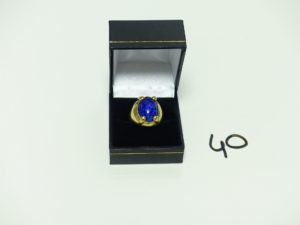 1 Bague en or serti-griffes d'une grosse pierre bleue style lapis lazuli (Td55). PB 10,7g