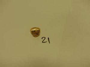 1 Bague en or motif central à décor floral (Td56). PB 4,9g