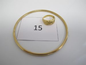 1 Bracelet jonc en or(D7,5cm),1 bague enor tréssée(TD51).PB12,1g.
