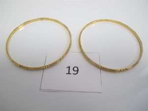 1 Bracelet en or ciselé(D7cm),1 braceleten or ciselé(D7cm).PB30,5g.