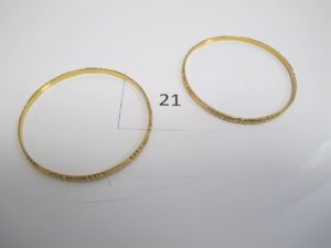 1 Bracelet en or ciselé(D7cm),1 braceleten or ciselé(D7cm).PB30g.