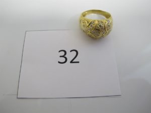 1 Bague en or pavée de pierres blanches (TD49).PB6,7g.