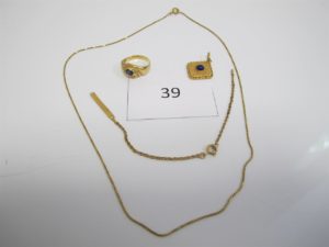 1 Bague en or rehaussée d'une pierre bleue(TD56),1 pendentif en or rehaussé d'une pierre bleue,1 chaine en or(L47cm)1 bracelet en or d'idt brisé.PB11g.