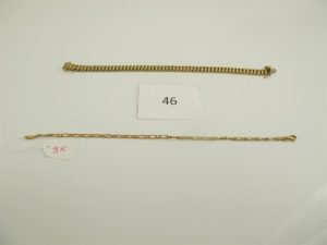 1 Bracelet en or maille américaine usagé(L20,5cm),1 bracelet alliage 9K maille forçat(L21,5cm).PB or 13,9g. PB alliage 9K 1,7g.