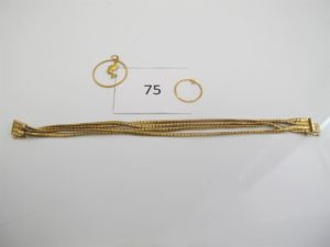 1 Bracelet en or 4 brins maille cable (L20cm),1 pendentif en or fantaisie,1 bris d'or.PB 33,7g.