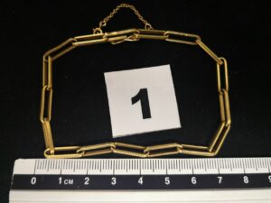 1 Bracelet en or en maille cheval (L 22 cm). PB 11,3g