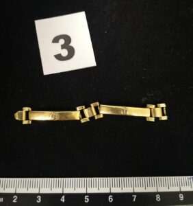 1 Débris de bracelet en or. PB 4,4g