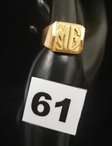 1 Chevalière en or "MG" (TD 64). PB 18,4g