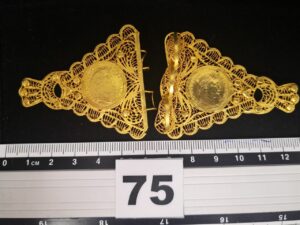 1 Boucle de ceinture complète, filigranée en or, ornée de motifs pièce . PB 21,5g