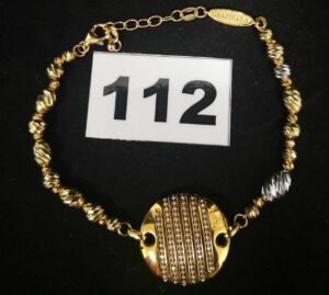 1 Bracelet en or bicolore maille alternée et motifs circulaires (L 22cm) PB 10,4g
