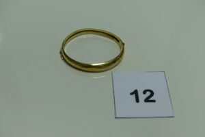 1 bracelet rigide ouvrant en or (cabossé, diamètre 4,5cm). PB 8g