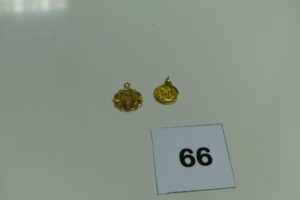 1 médaille de la Vierge en or et 1 un pendentif en or signe du lion. PB 3,1g