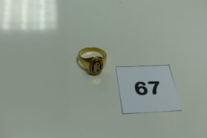 1 chevalière en or initiales gravées sur onyx (Td63). PB 7,5g