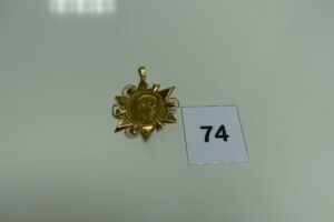 1 pendentif en or serti d'une pièce de 50Frs (monture abîmée). PB 23,1g