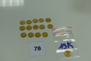 15 pièces de 10 frs en or (dont 1 en 19K)(10 NAPIII et 5 RF). PB 48g