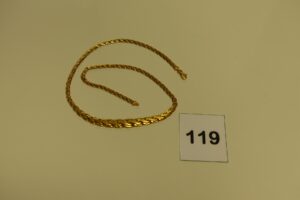 1 collier maille festonnée en or 21K (un peu usé,L40cm). PB 13g