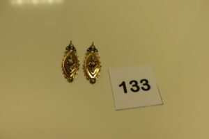 2 pendants en or et argent ornés de petites perles blanches. PB 7,4g