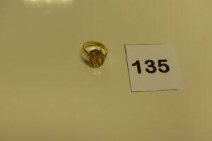 1 bague en or ornée de pierres (Td59). PB 2,6g