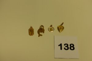 3 pendentifs en or (1 coeur orné d'une pierre rouge, 1 dauphin, 1 signe du lion) et une médaille de la Vierge en or. PB 5,3g