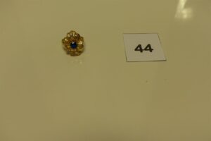 1 bague en or ornée d'une pierre bleue et entourage petites pierres blanches (td66). PB 6,3g