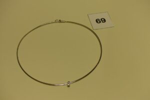 1 collier ras de cou maille serpentine et son pendentif orné d'un diamant taille brillant d'environ 0,20ct. Le tout en or PB 15,6g (L45cm)
