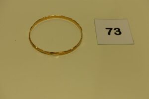 1 bracelet en or rigide et ciselé (diamètre 6cm). PB 12,2g