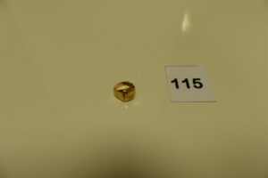 1 chevalière en or initiale "L" gravée (Td48). PB 3,7g