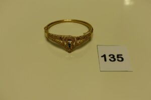 1 bracelet rigide articulé ouvrant en or motif central orné de nombreuses pierres (diamètre 6/6,5cm). PB 19,8g