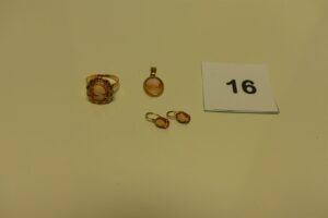 1 pendentif, 1 bague td58 et 2 boucles Le tout en or et orné de petits camées (griffe cassée sur la bague). PB 6,5g