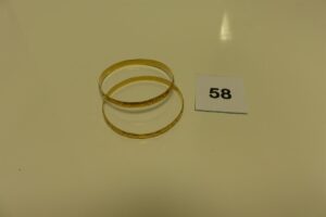 2 bracelets rigides ouvragés en or (diamètre 6cm). PB 25,8g
