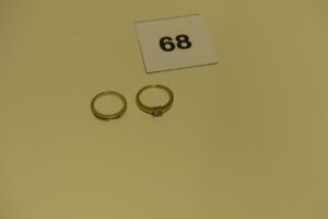 2 bagues en or (1 ornée de 4 petits diamants td53)(1 jarretière ornée d'un rang de petits diamants td51). PB 6,6g