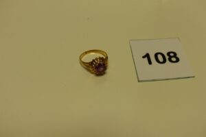 1 bague en or ornée d'une pierre violette (Td61). PB 4,1g