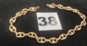 1 Bracelet en or maille grain de café alterné (L21cm, anneau de bout cassé). PB 8,6g